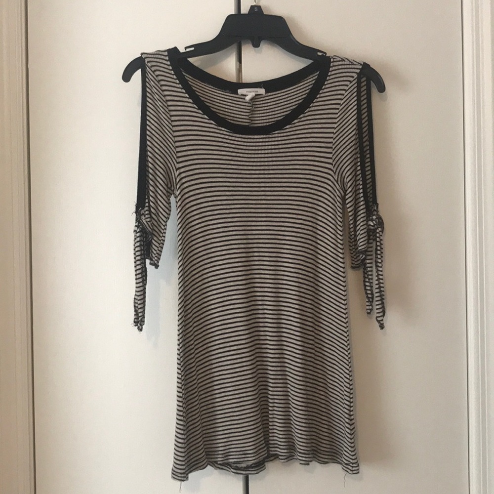 Open arm, elbow length sweater